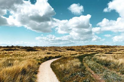 Op Vlieland kun je eindeloos wandelen en ontsnappen aan de drukte