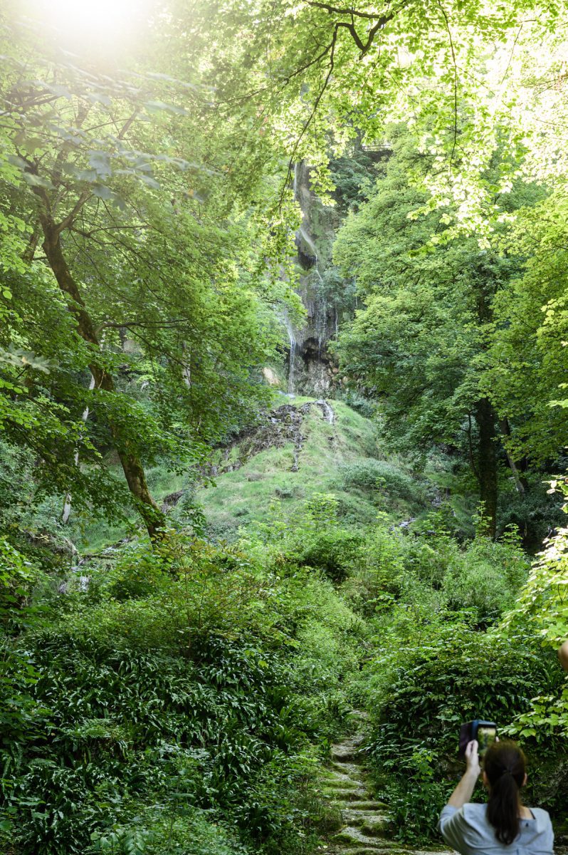 De waterval van een afstandje. Foto: Manja Herrebrugh