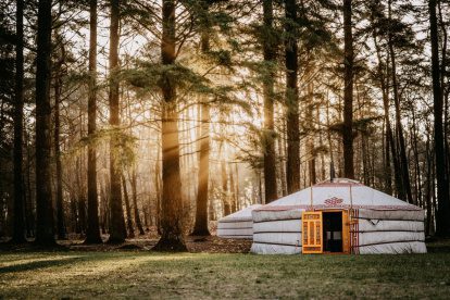 Trendy winterkamperen op pop-up camping Winterwoods in Drenthe