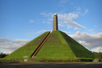 Pyramide van Austerlitz tijdelijk dicht na hevige regenval